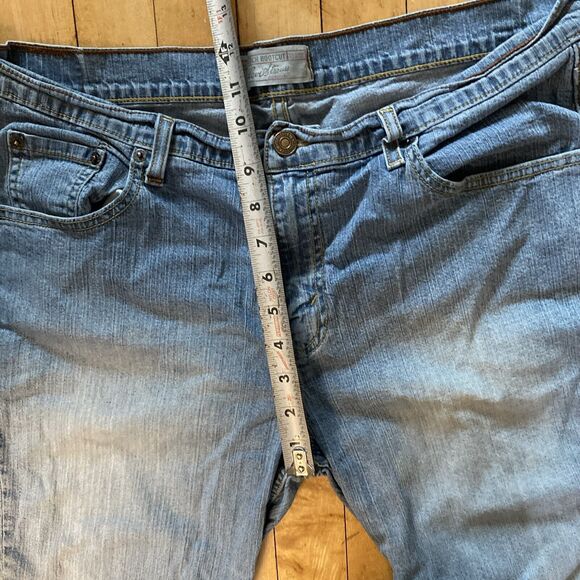 Levi’s Signature Jeans Women’s 34x30 Vintage Light Wash Bootcut Mid Rise - Picture 3 of 16